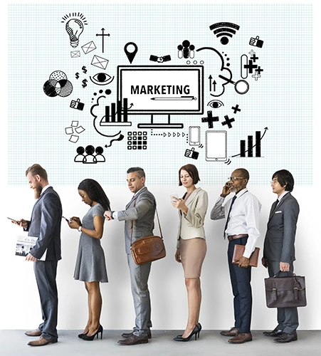 A team is positioned in front of a mural illustrating digital marketing, emphasizing their extensive experience in the field